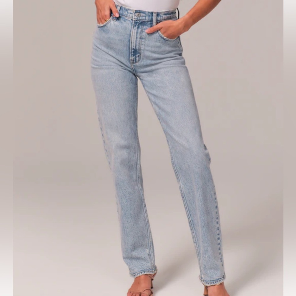 NWOT-Abercrombie and Fitch-Ultra High Rise 90s Straight Jean-